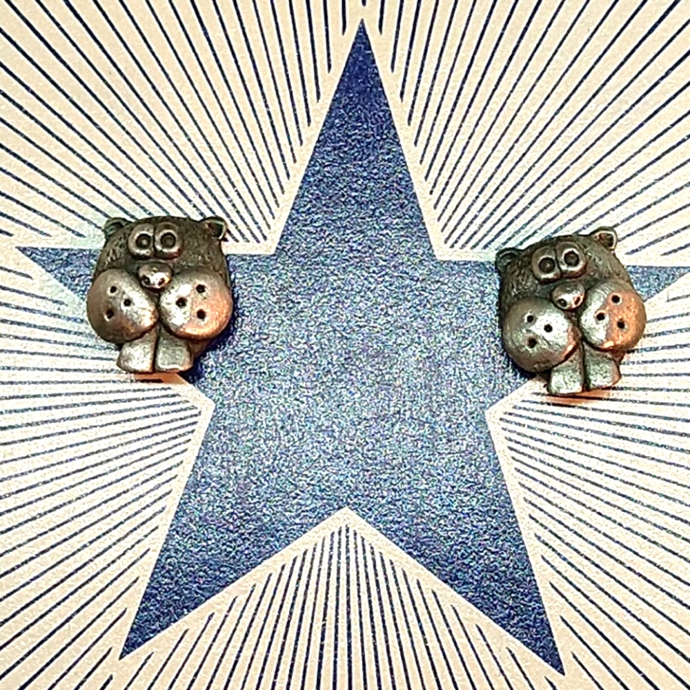 Chelsea pewter earrings beaver woodchuck critter figural Buc-ee's